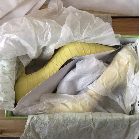 Sam Eldelman Hazel Pointed Toe Pump - Picture 5 of 5